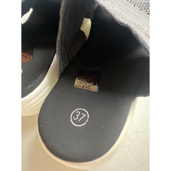 Womens Gray Knit Slip-On Sandals Shoes Size 6.5 Cushioned Sole  Open Toe Design - Picture 5 of 6